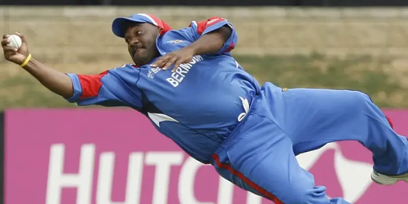 Leverock’s Diving Slips Catch